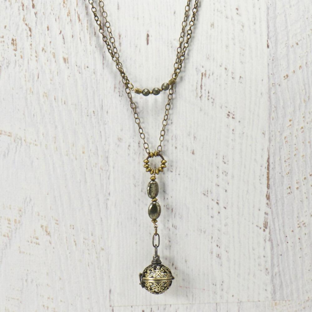 NEW LIVVIE + HAZEL JEWELRY starflower diffuser essential oil locket necklace in